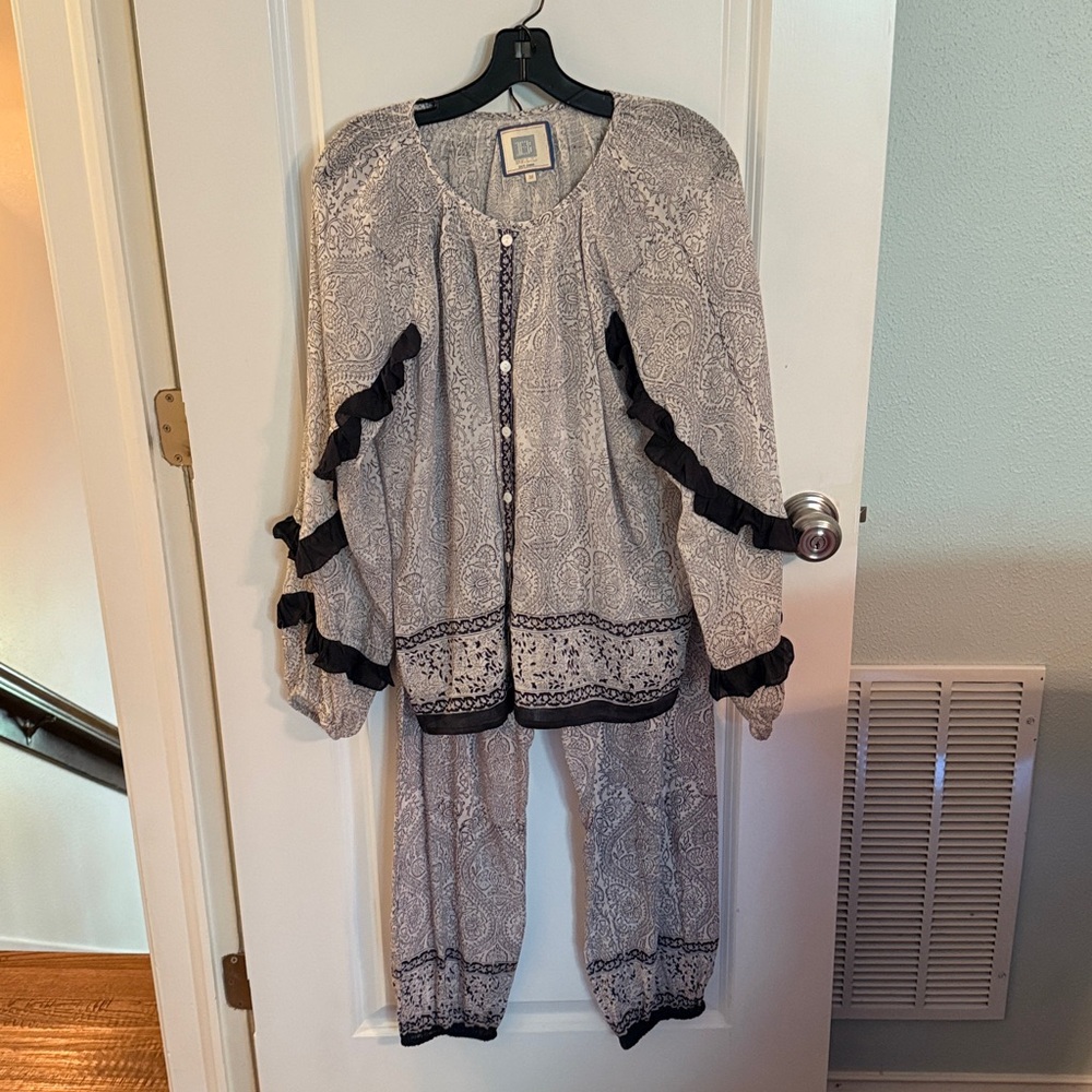 Alivia BELL Black and White Patterned Pajama Set